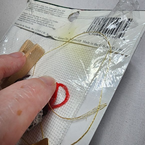 NOS Vtg Design for the Needle Counted Cross Stitch Angel Wreath Photo Christmas - Picture 3 of 3